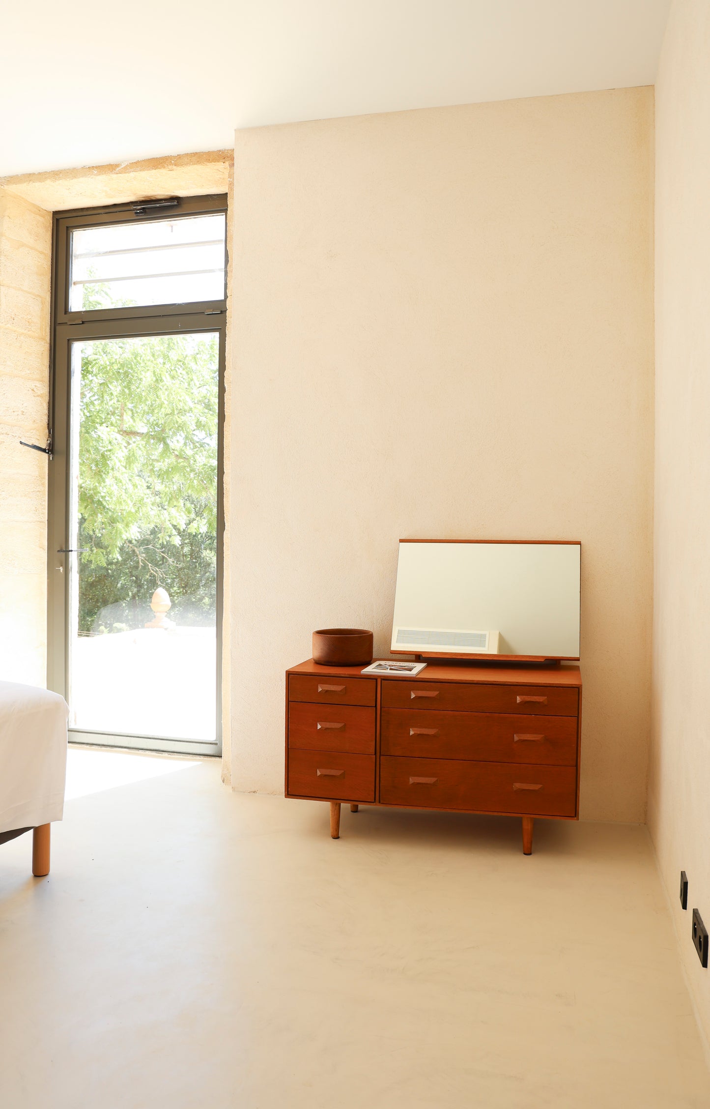 CHAMBRE OU SUITE AVEC TERRASSE VUE JARDIN : RÉFECTOIRE R1