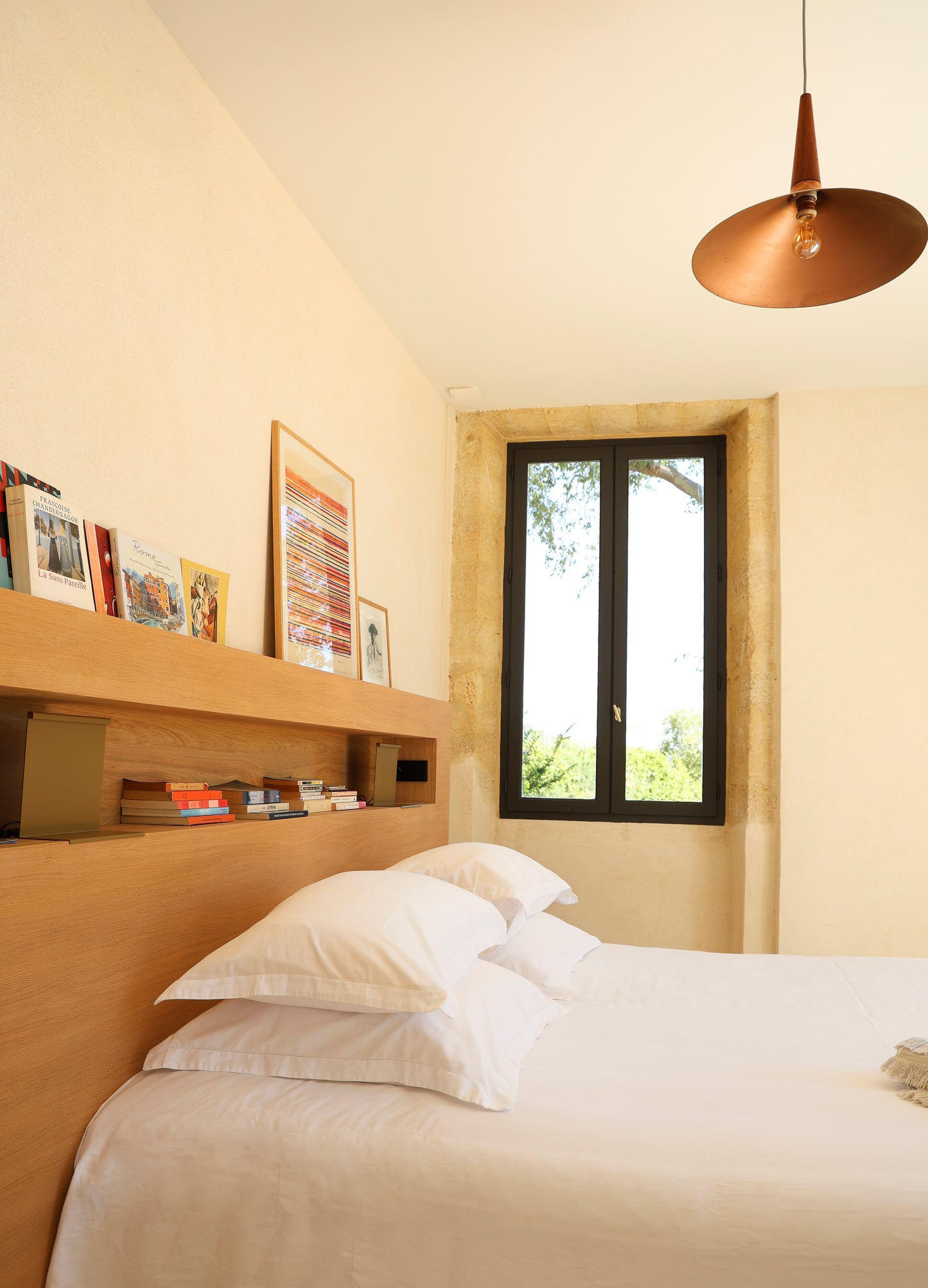 CHAMBRE OU SUITE AVEC TERRASSE VUE JARDIN : RÉFECTOIRE R1